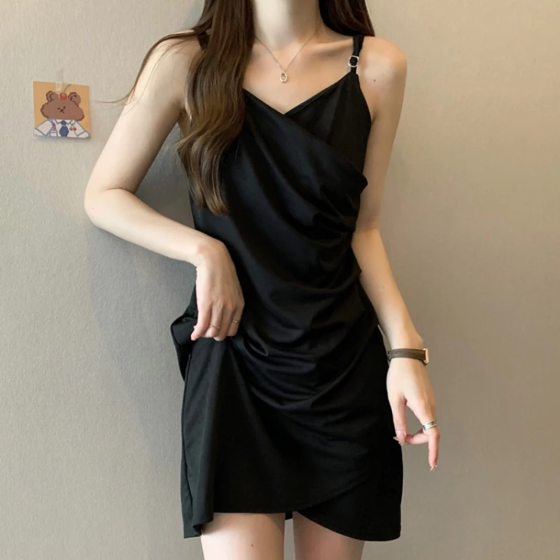 法式不规则黑色吊带连衣裙女夏季大码胖mm显瘦洋气V领打底小黑裙
