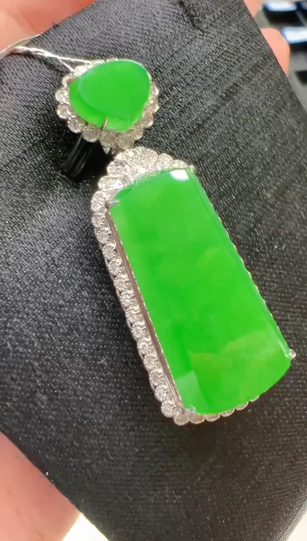 【闪购商品】翡翠吊坠(不含链)18K金镶嵌多样性发货拍一发一