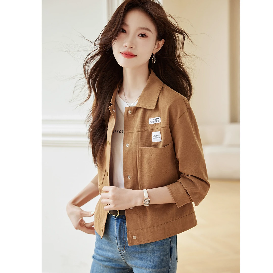 尚静气质显瘦美拉德色系穿搭2025秋季新款双贴袋贴布牛仔外套女