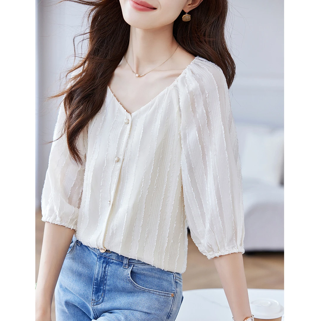 尚静优雅气质肌理感V领衬衫2025夏新款时尚通勤风五分袖女式上衣