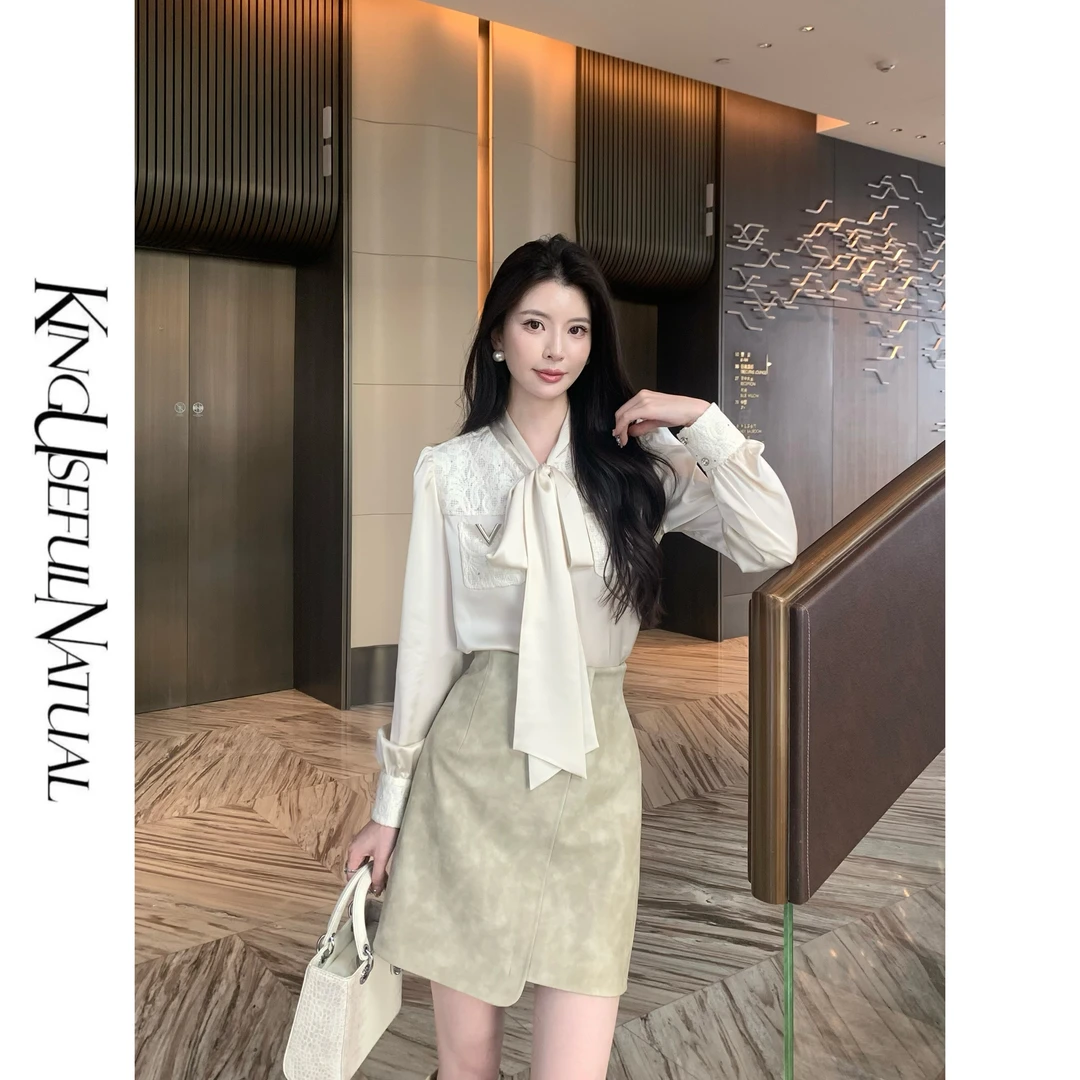 KUN【香缇卡】通勤约会皆可 手工刺绣爽滑缎面金属扣点缀飘带衬衣