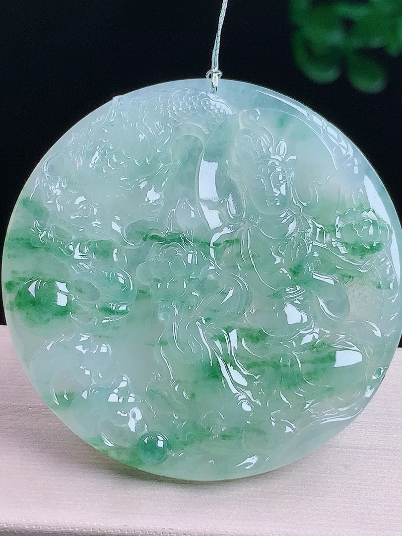 天然A货翡翠冰种飘花御龙观音