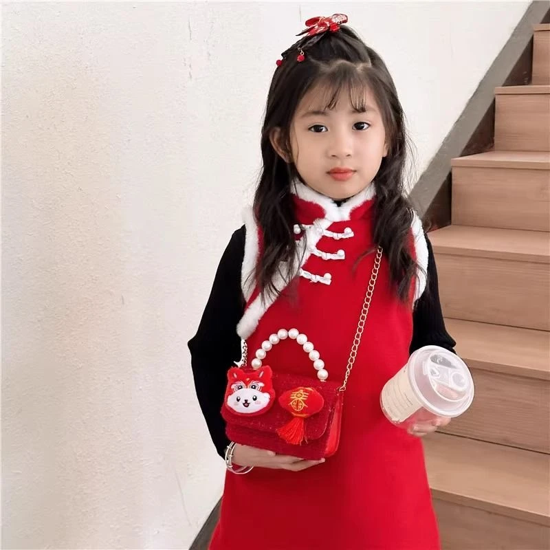 2024新年女童可爱草莓熊小挎包红色喜庆公主手提包包儿童宝宝迷你