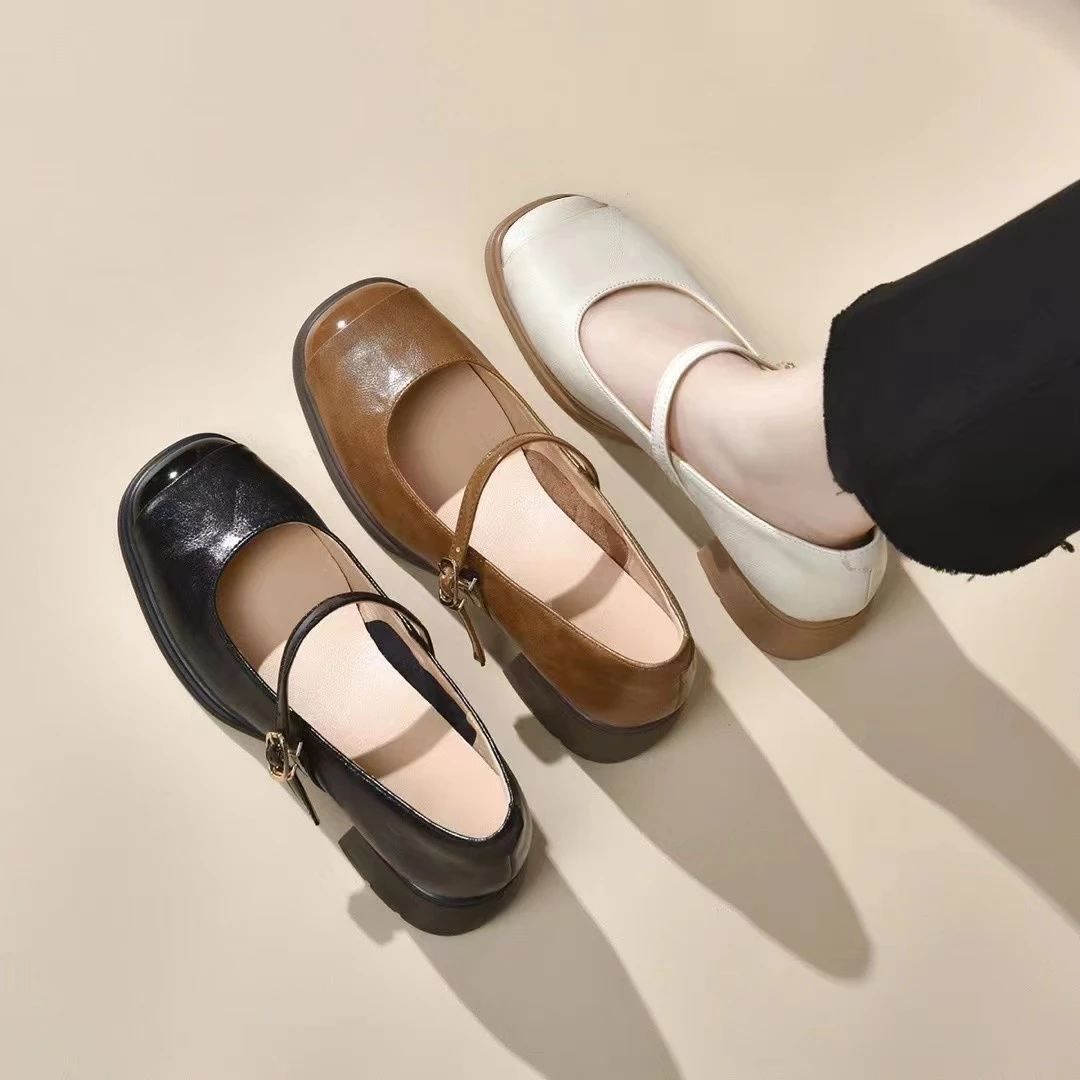 【翘颜品牌】温柔时尚软面软底浅口休闲法式方头复古粗跟小单鞋667