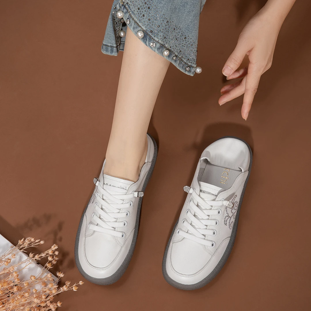 沙驰 牛皮拼接小白鞋韩版圆头休闲板鞋时尚百搭女鞋