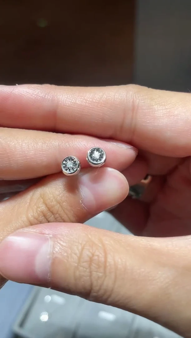 【闪购商品】钻石耳饰18K金镶嵌B 泡泡钻石耳钉