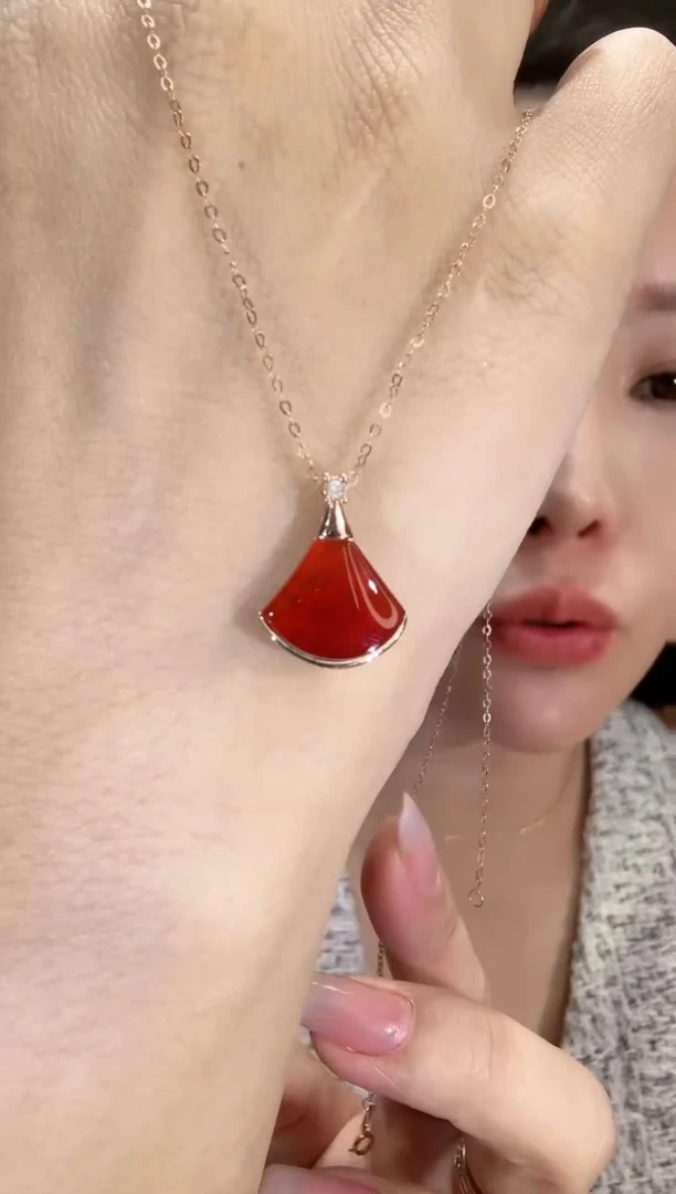 【闪购商品】玛瑙/玉髓吊坠(不含链)18K金镶嵌红色裙子