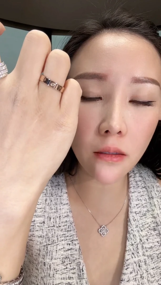 【闪购商品】钻石戒指18K金镶嵌LOVE一钻戒指