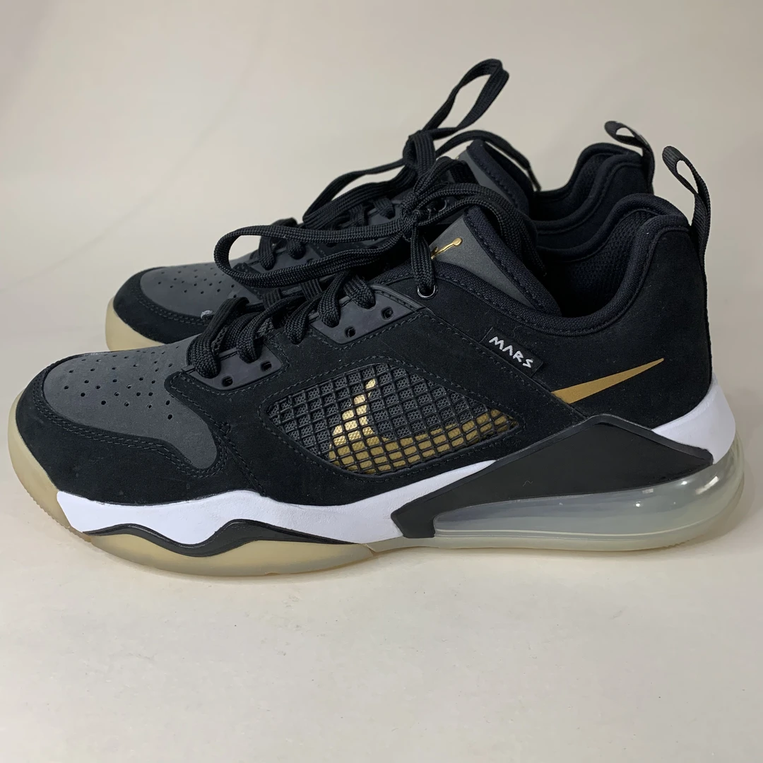 41码9新Air Jordan Mars 270 减震防滑 休闲鞋 黑白金 公价1219
