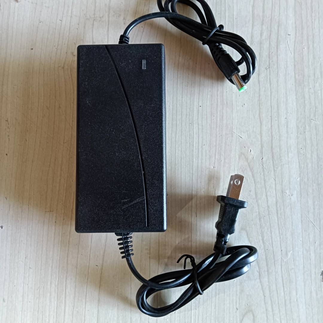 8寸电锯小型割草机电池充电器21伏