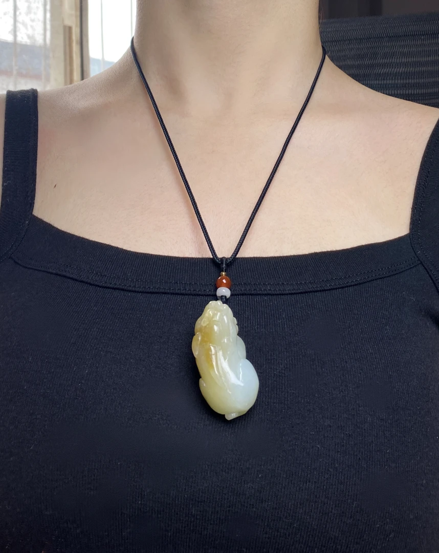 和田黄沁貔貅吊坠项链挂饰项坠