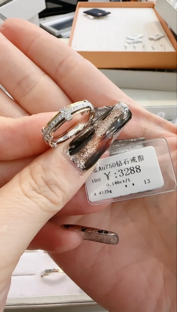 【闪购商品】钻石戒指/指环18K金镶嵌88888888882959