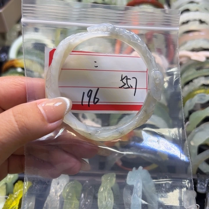 岫玉手镯未镶嵌?*纯天然