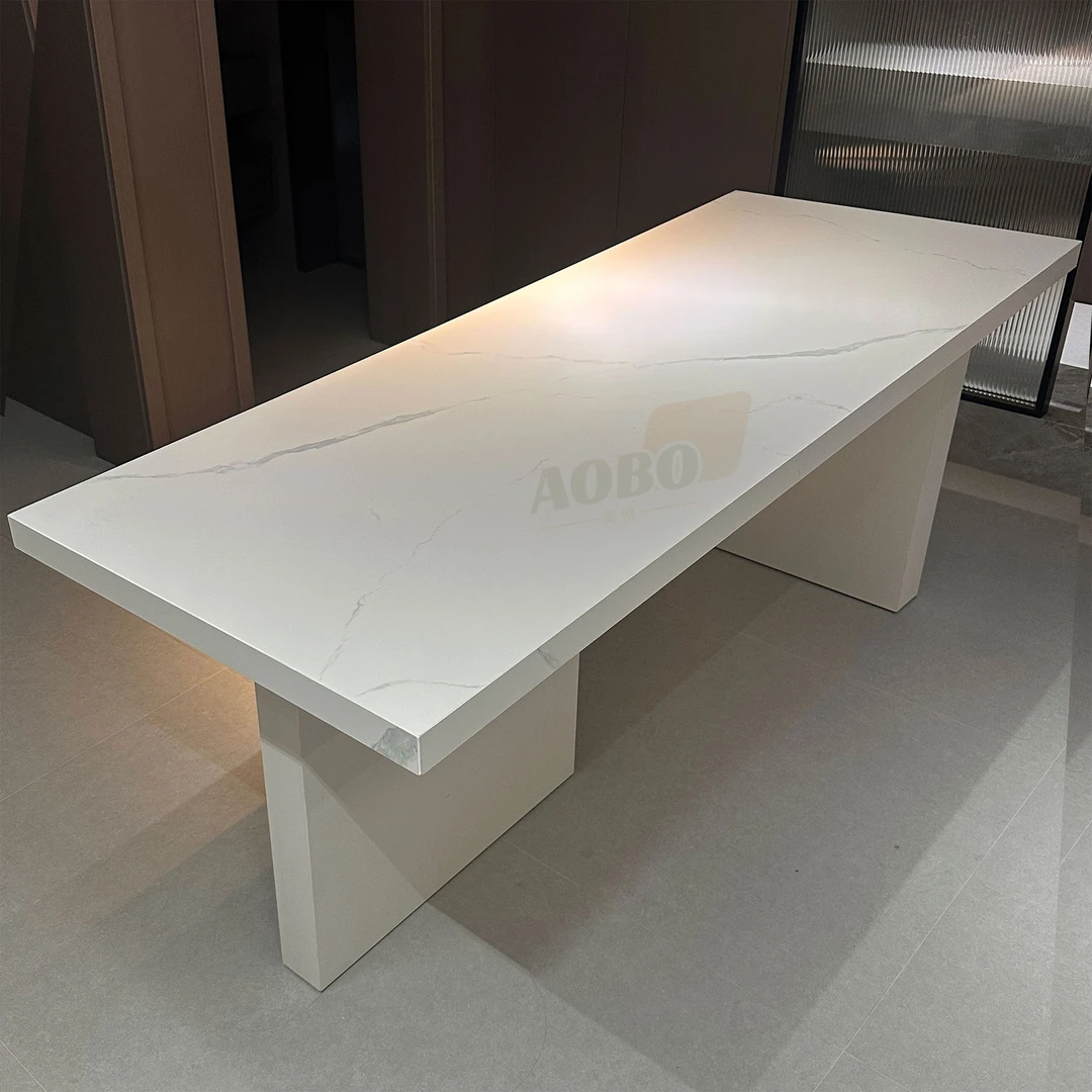 鱼肚白色加厚岩板餐桌奶油风现代简约家用客厅意式极简长方形饭桌