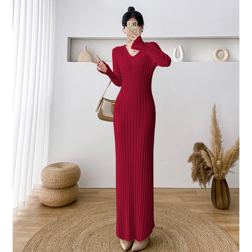 #9008v领针织连衣裙女秋冬新款修身包臀超长款毛衣裙过膝配大衣