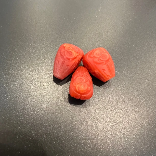 文玩C29-南红保山料博古三通对孔11mm 串配饰精工雕刻