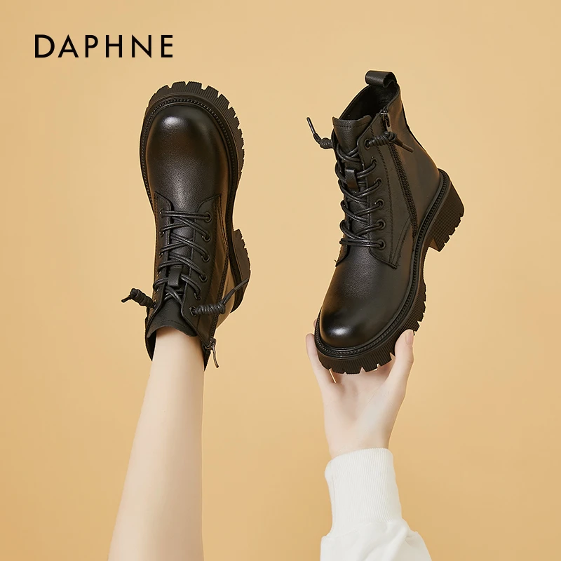 达芙妮英伦风靴子女春季2025新款女鞋时尚百搭黑色高帮马丁靴ins