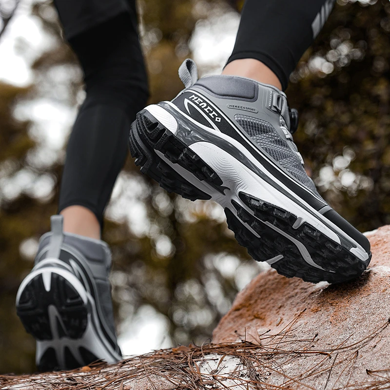 【靠谱的杰哥专属】曼克四季防水耐磨户外休闲登山高帮跑步鞋6659