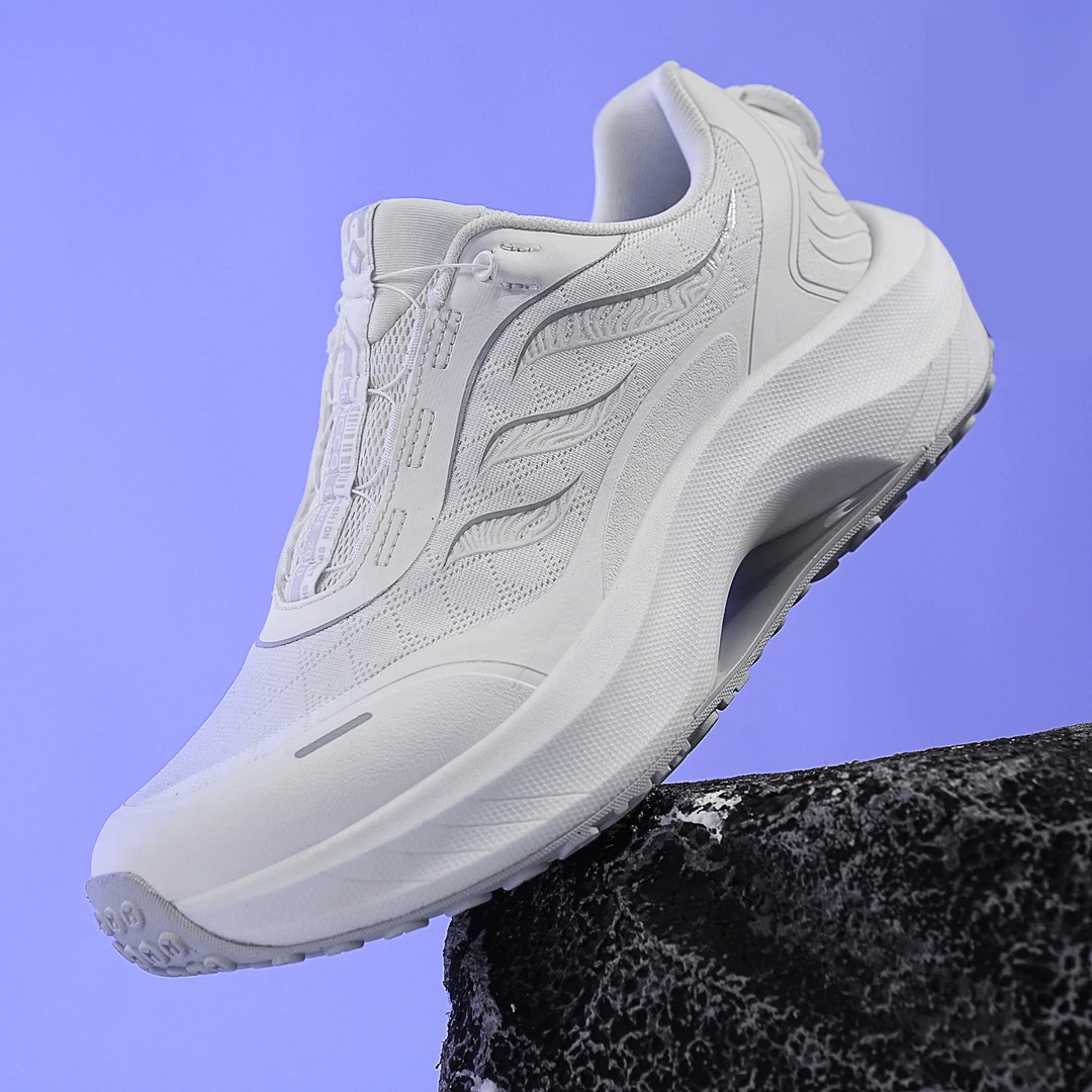 曼克轻便高弹透气减震运动休闲潮鞋情侣跑步男鞋女款24113