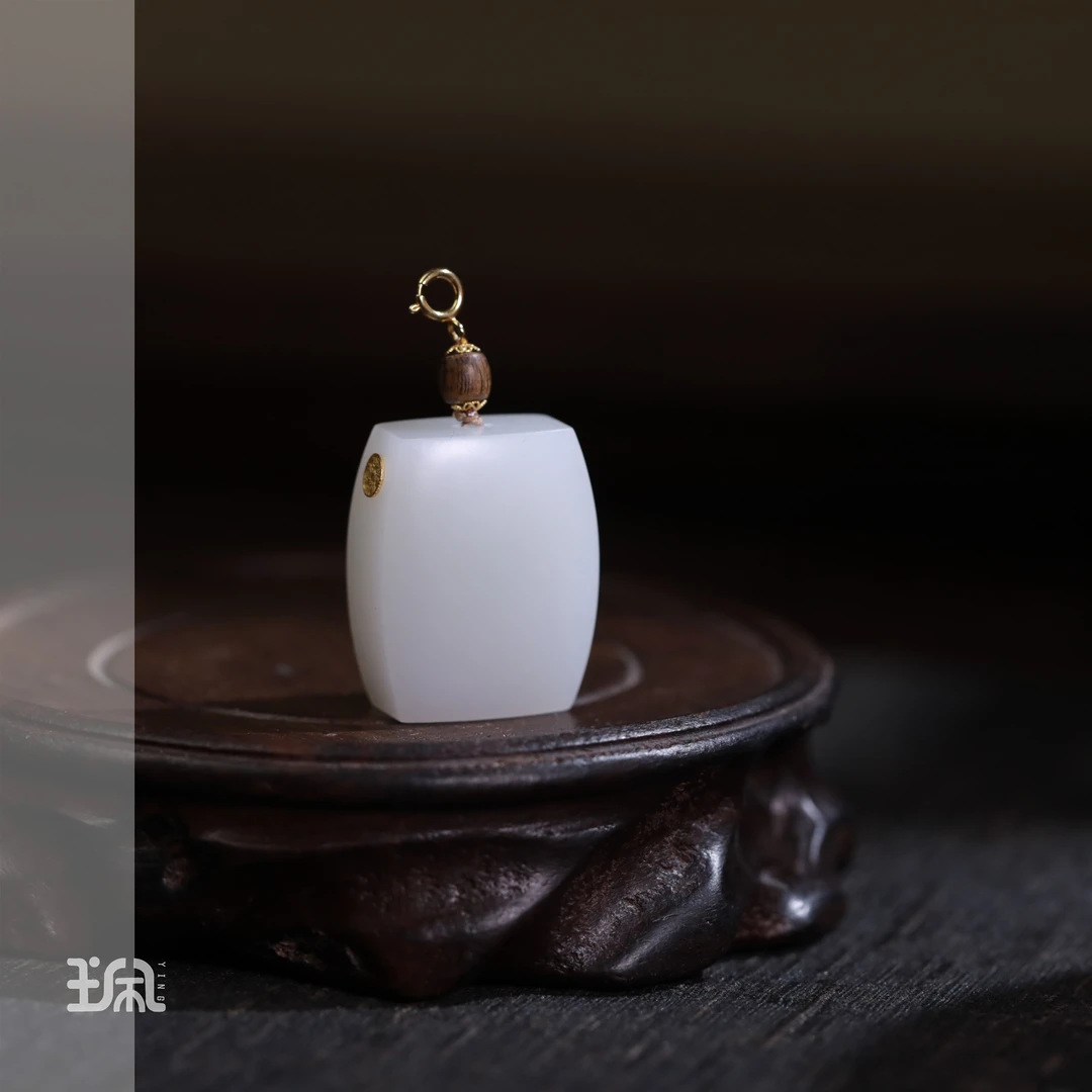 单坠/帆舒|和田玉*18K金镶嵌QXB24121210多样性发其一