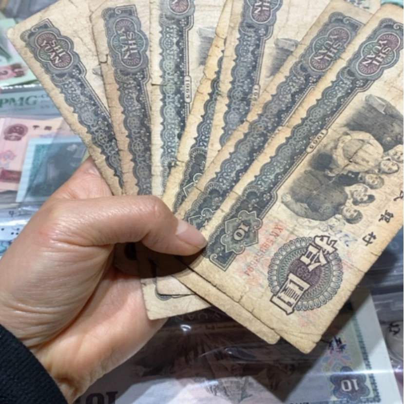 【闪购商品】T****饰10张旧品
