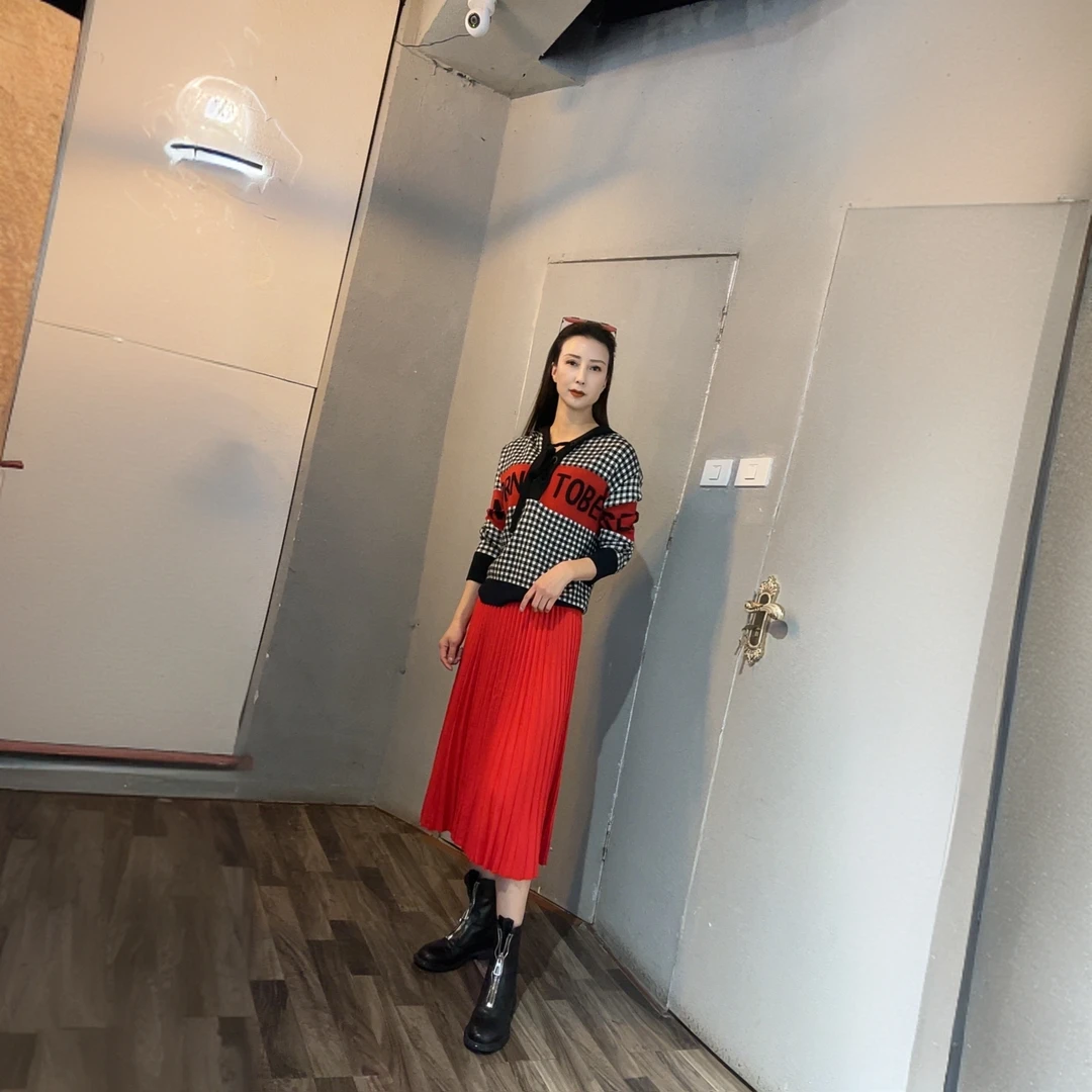 秋冬季韩版减龄时尚v领针织拼色套头百褶裙8套装气质显瘦中长款