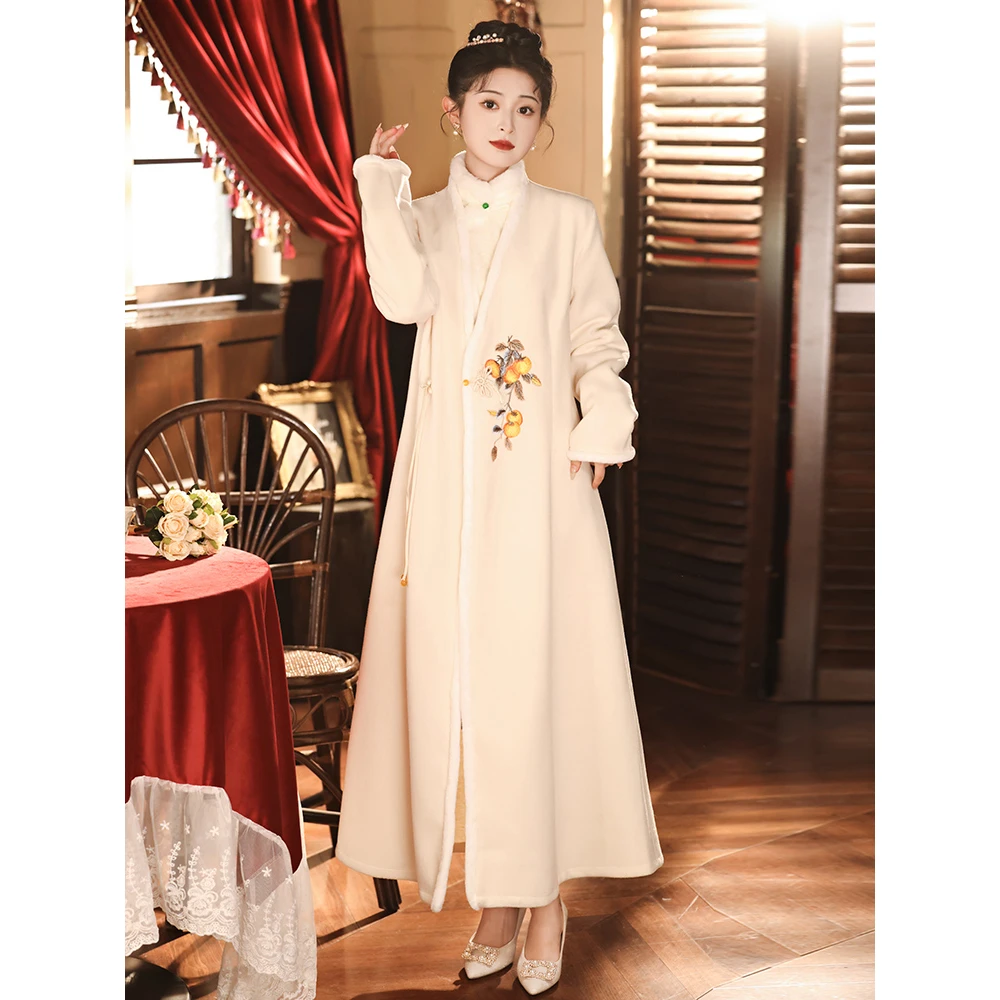 中国风大衣外套搭配旗袍新款2024年秋冬季长袖高级感毛呢刺绣外搭