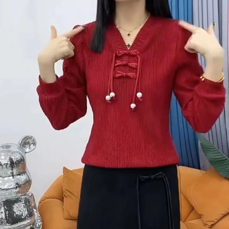 2025年春季新款盘扣复古风修身显瘦气质新年款褶皱V领打底衫女装