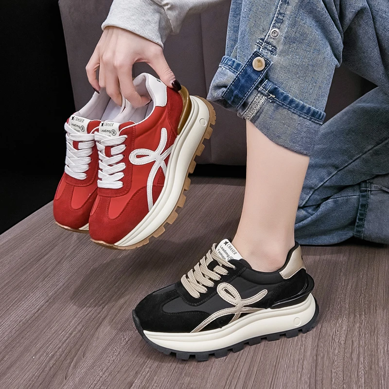 高级感拼色女士运动休闲鞋2025新款春秋学生板鞋厚底百搭老爹鞋子