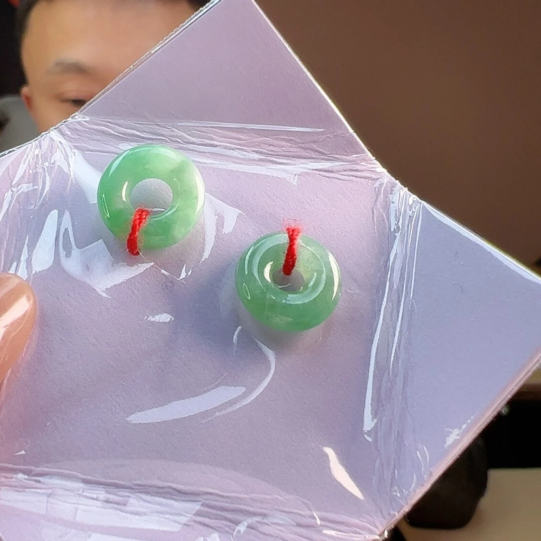 翡翠耳饰未镶嵌裸石