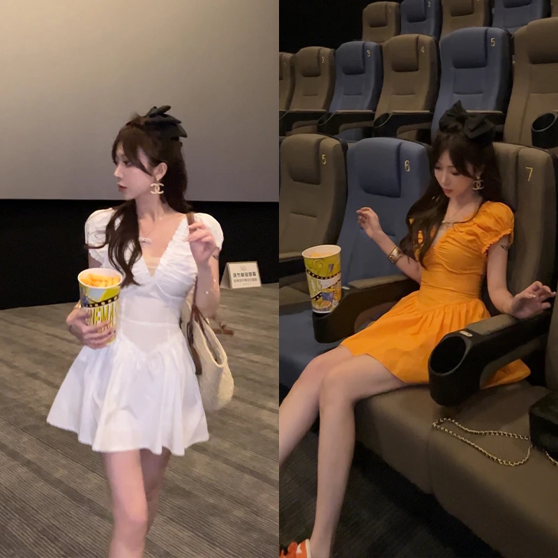 小雨姐姐新品【华尔兹】褶皱V领泡泡袖法式设计感小众辣妹连衣裙