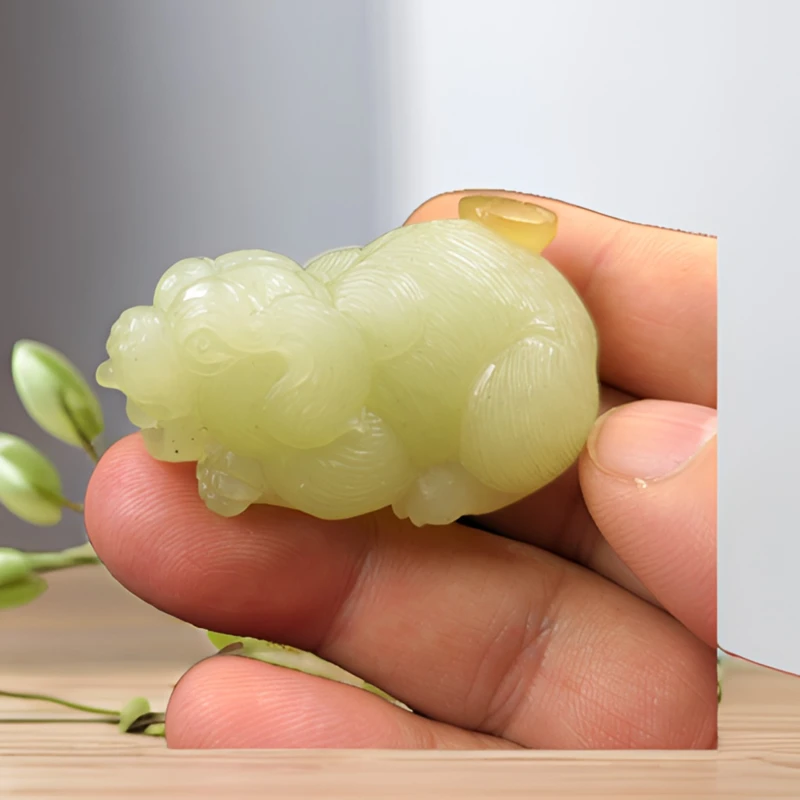 和田玉且末糖白狗俏色巧雕手工雕刻油润细腻精美靓丽温润