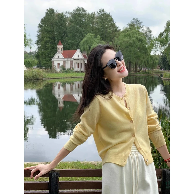 时尚高级感黄色长袖针织开衫外套女秋冬圆领温柔软糯毛衣外穿上衣