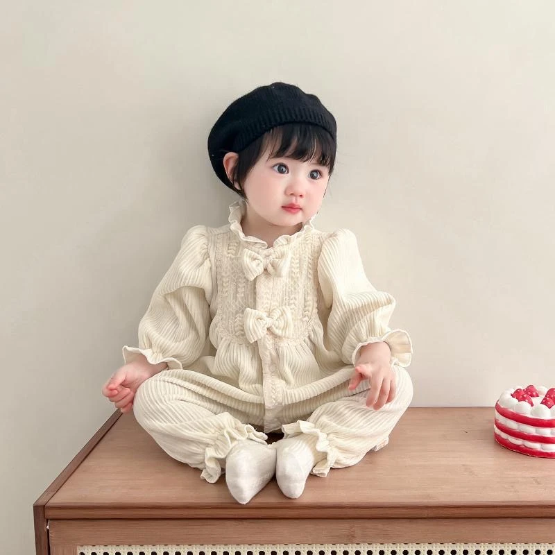 婴儿春秋装连体衣女宝宝宫廷风哈衣百天周岁礼服小香风外出爬爬服