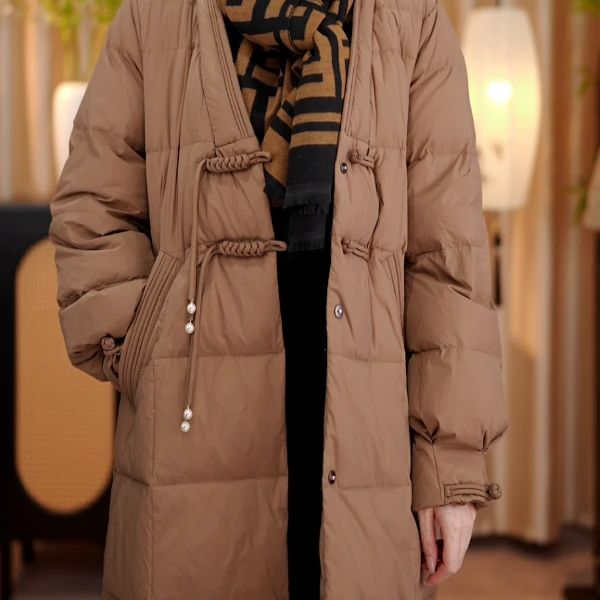 XX-2024新款设计师款国风盘扣系列轻盈保暖羽绒服女