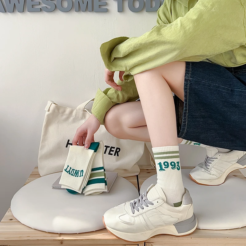 秋季中筒运动风高橡筋棉袜字母百搭外穿配鲨鱼裤ins潮春秋款女袜