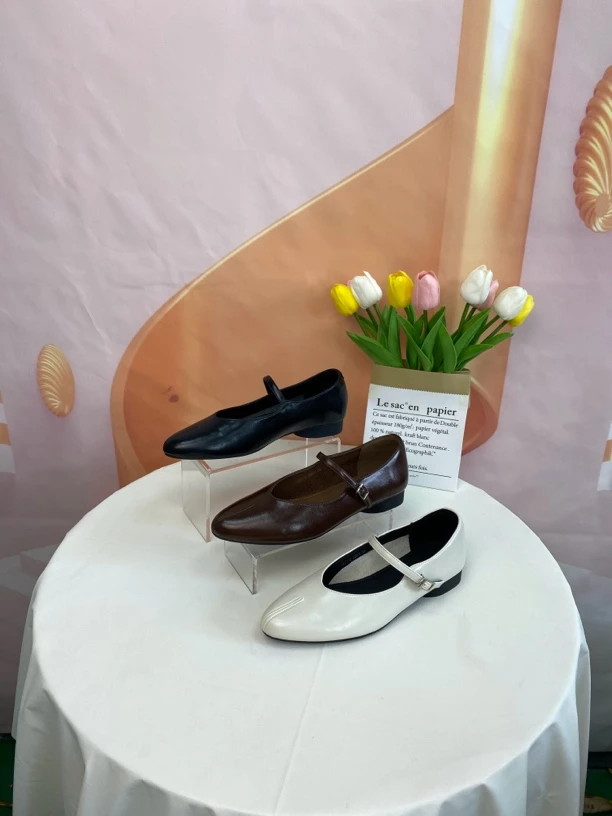 7112时尚气质复古一字带尖头浅口单鞋F