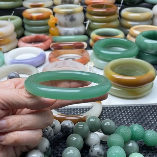 石英质玉手镯未镶嵌