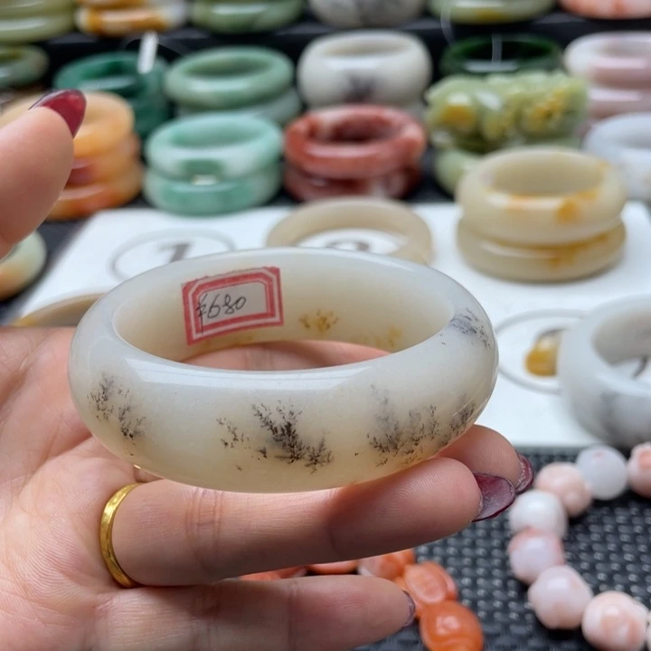 石英质玉手镯未镶嵌风*子