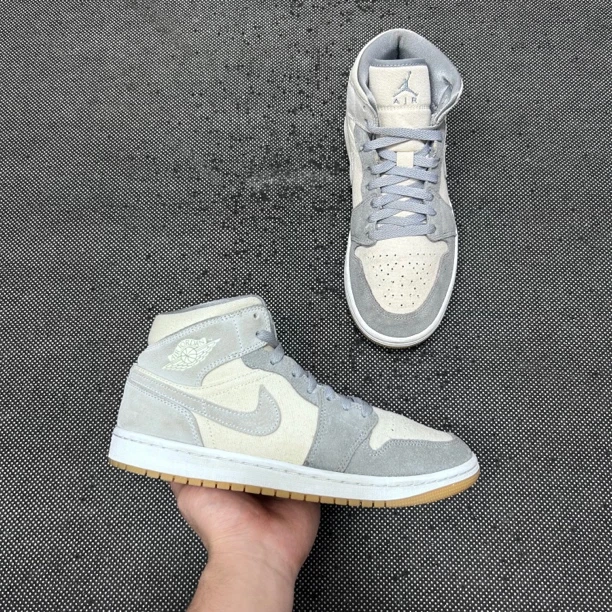 aj1 mid 椰奶 米灰/42码/二手无盒/复古板鞋/市价1099