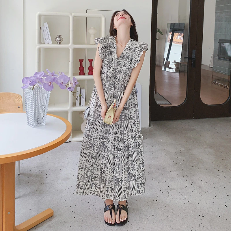 法式高级感飞飞袖连衣裙女长裙2024新款显瘦气质设计感v领碎花裙