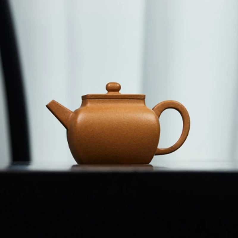 砂者说 宜兴原矿紫砂壶 尹俊平手制 老宕口黄金段 180cc 平盖四方