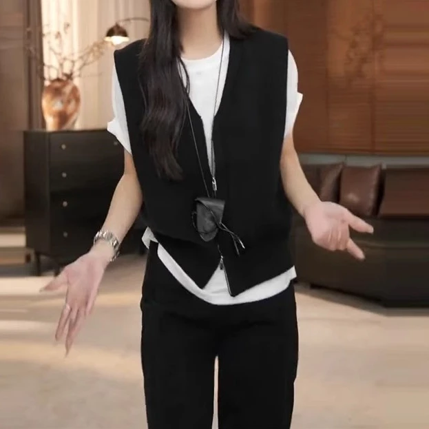 今年流行小众时尚百搭针织衫女2025春季新款纯色v领拉链设计上衣