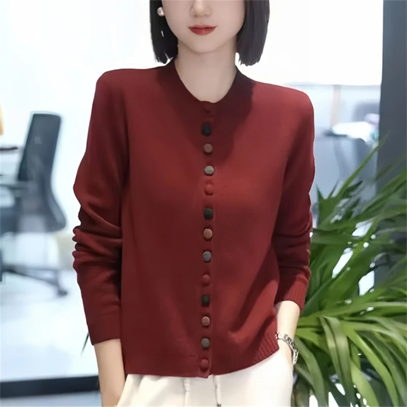 日常通勤彩扣针织衫女2025春季新款文艺洋气休闲今年流行上衣外套