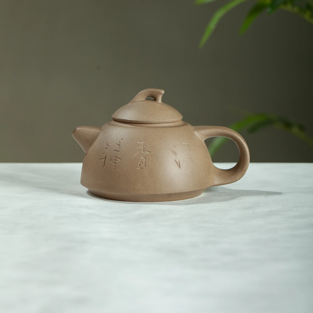 官窑紫砂一厂80年代白标期-段泥顺瓢壶210 cc