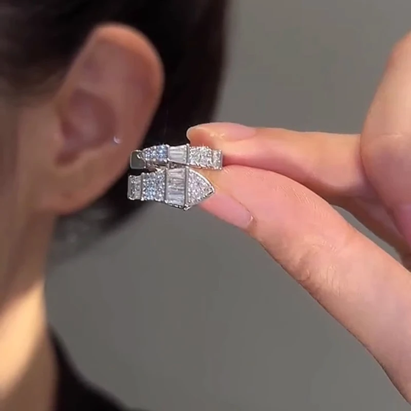 铜合金耳饰 精致蛇形无耳洞耳骨夹女新款潮气质时尚百搭简约耳夹