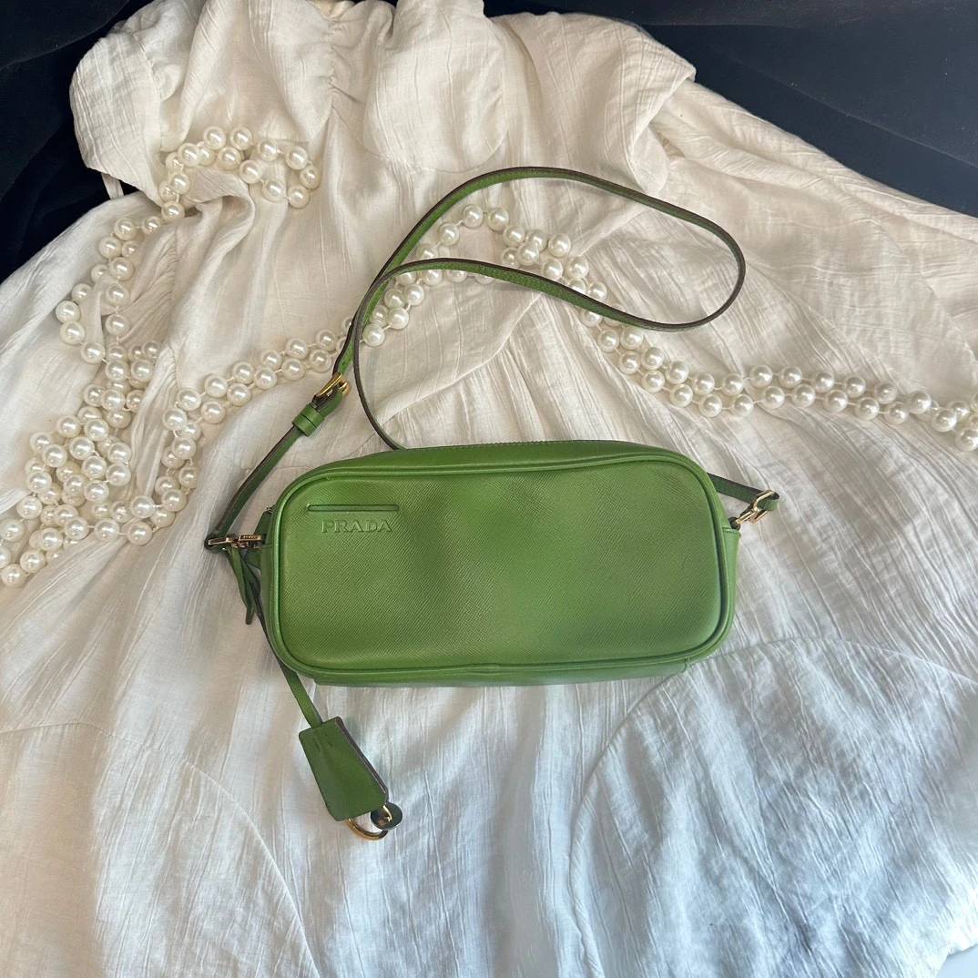 95新 Prada/普拉达 prada苹果绿相机斜挎包
