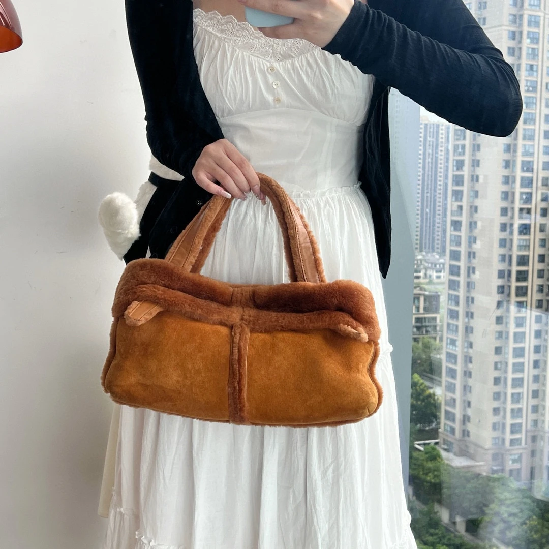 95新 LOEWE/罗意威 loewe罗意威美拉德粽毛绒手提包