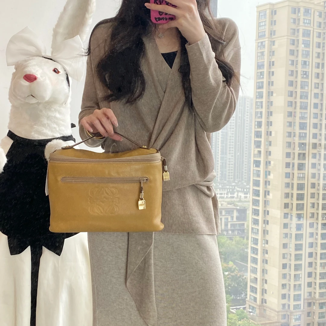 95新 LOEWE/罗意威 loewe焦糖色化妆盒手提包