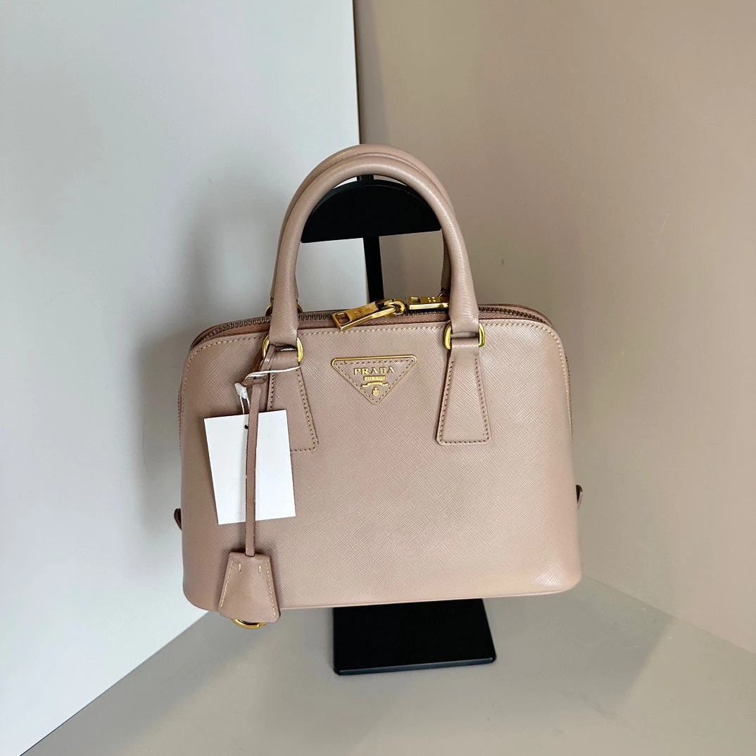 95新 Prada/普拉达 prada奶茶色贝壳手提包